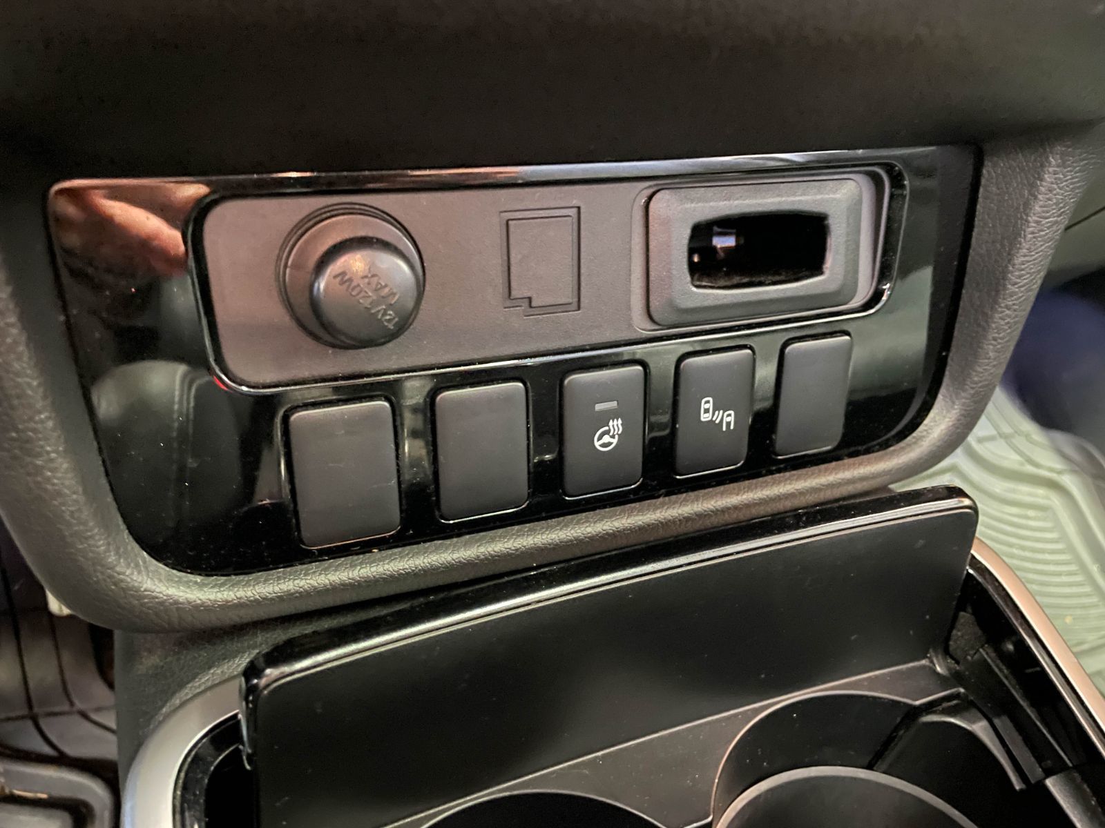 Mitsubishi Outlander 2018 — photo 7