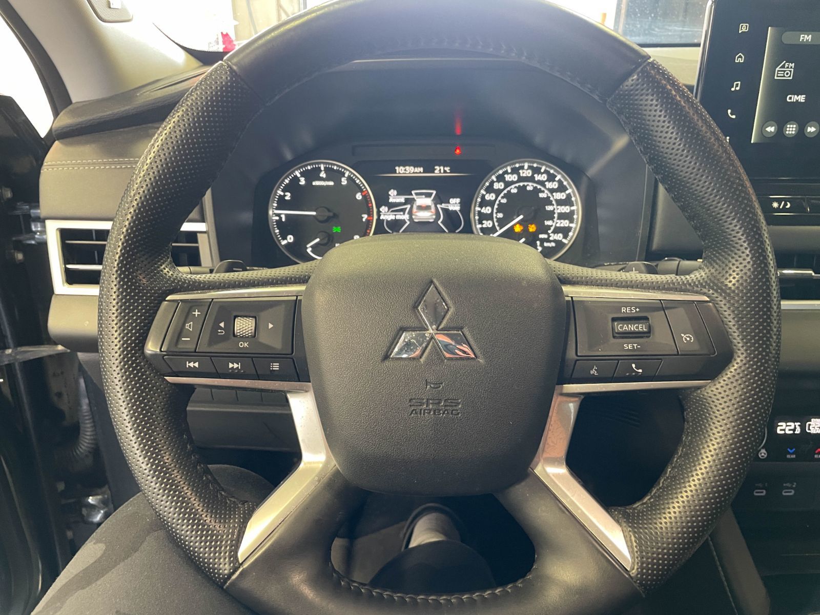 Mitsubishi Outlander 2025 — photo 8
