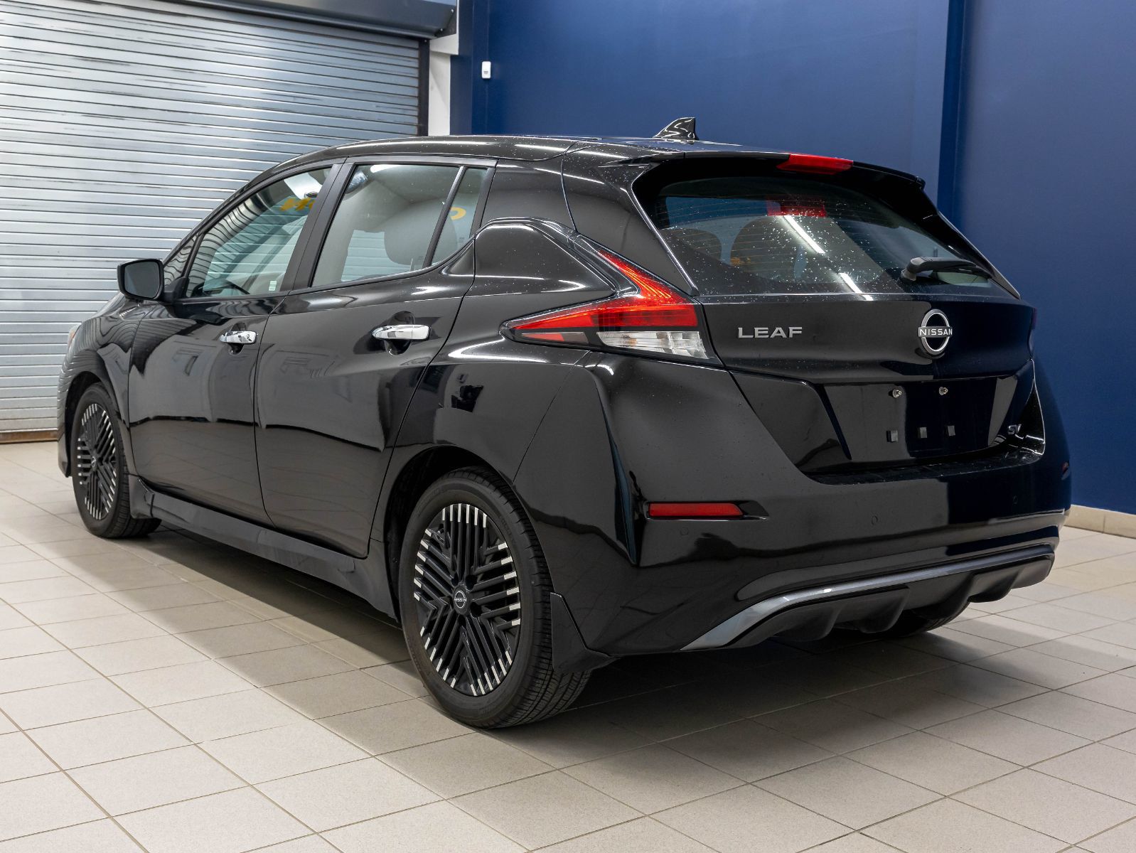 Nissan LEAF 2023 — photo 7