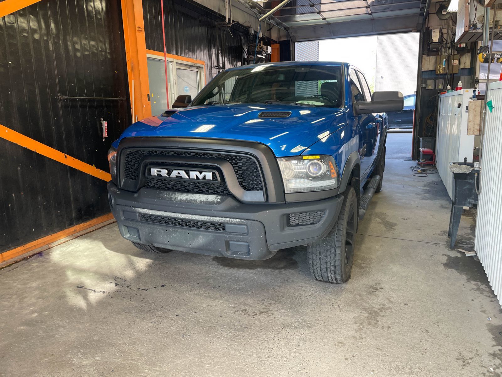 2022 RAM 1500 WARLOCK CREW 4X4 V8 *TOIT* NAV CARPLAY RATIO 3.92