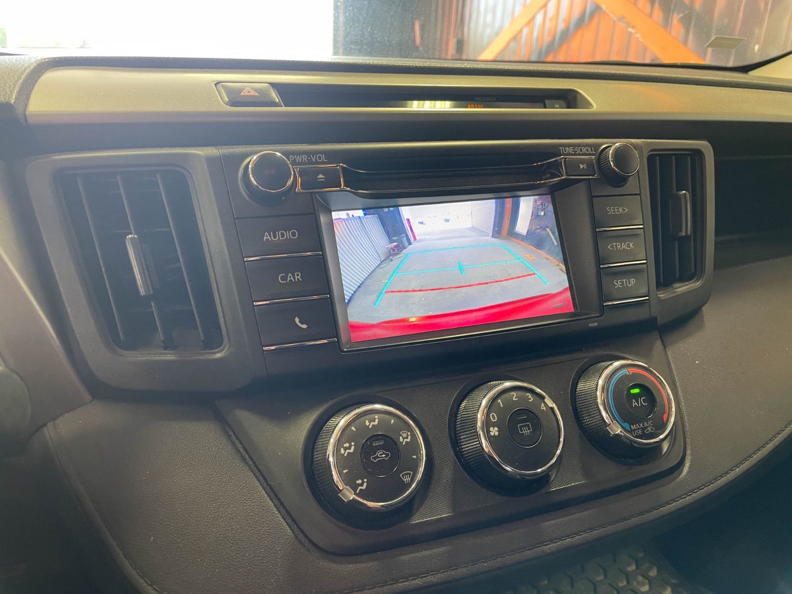 Toyota RAV4 2016 — photo 8