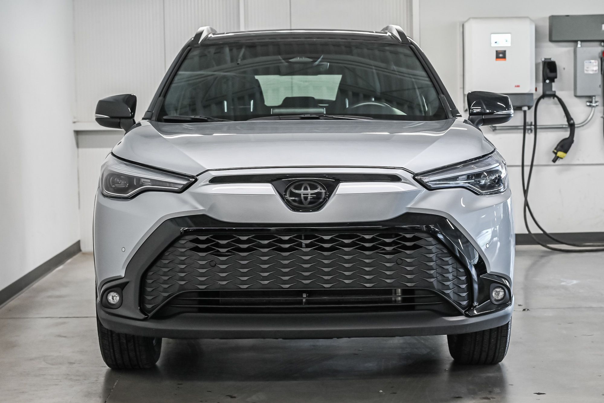 Photo 2025 Toyota Corolla Cross Hybrid XSE #2