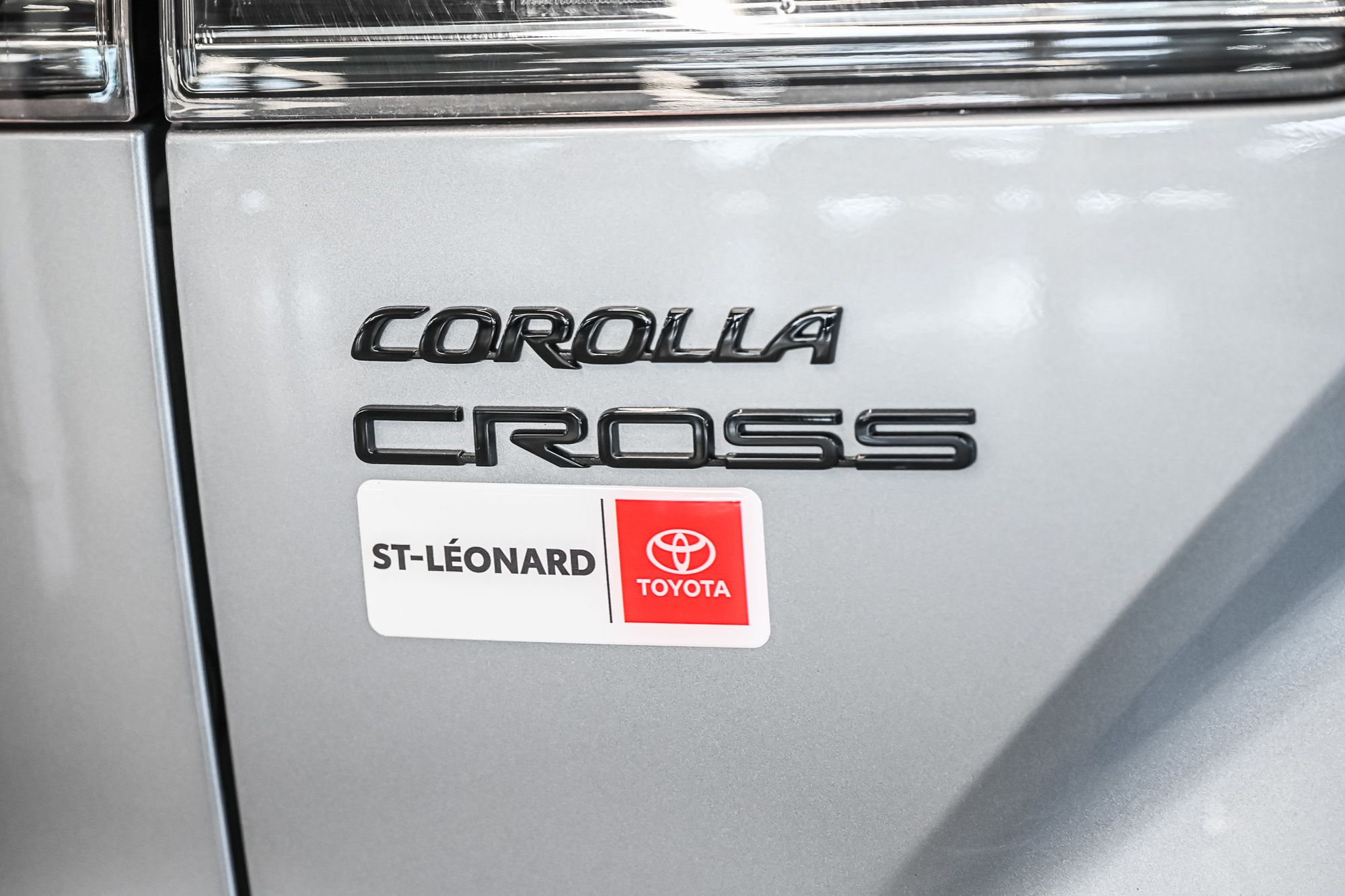 Photo 2025 Toyota Corolla Cross Hybrid XSE #8