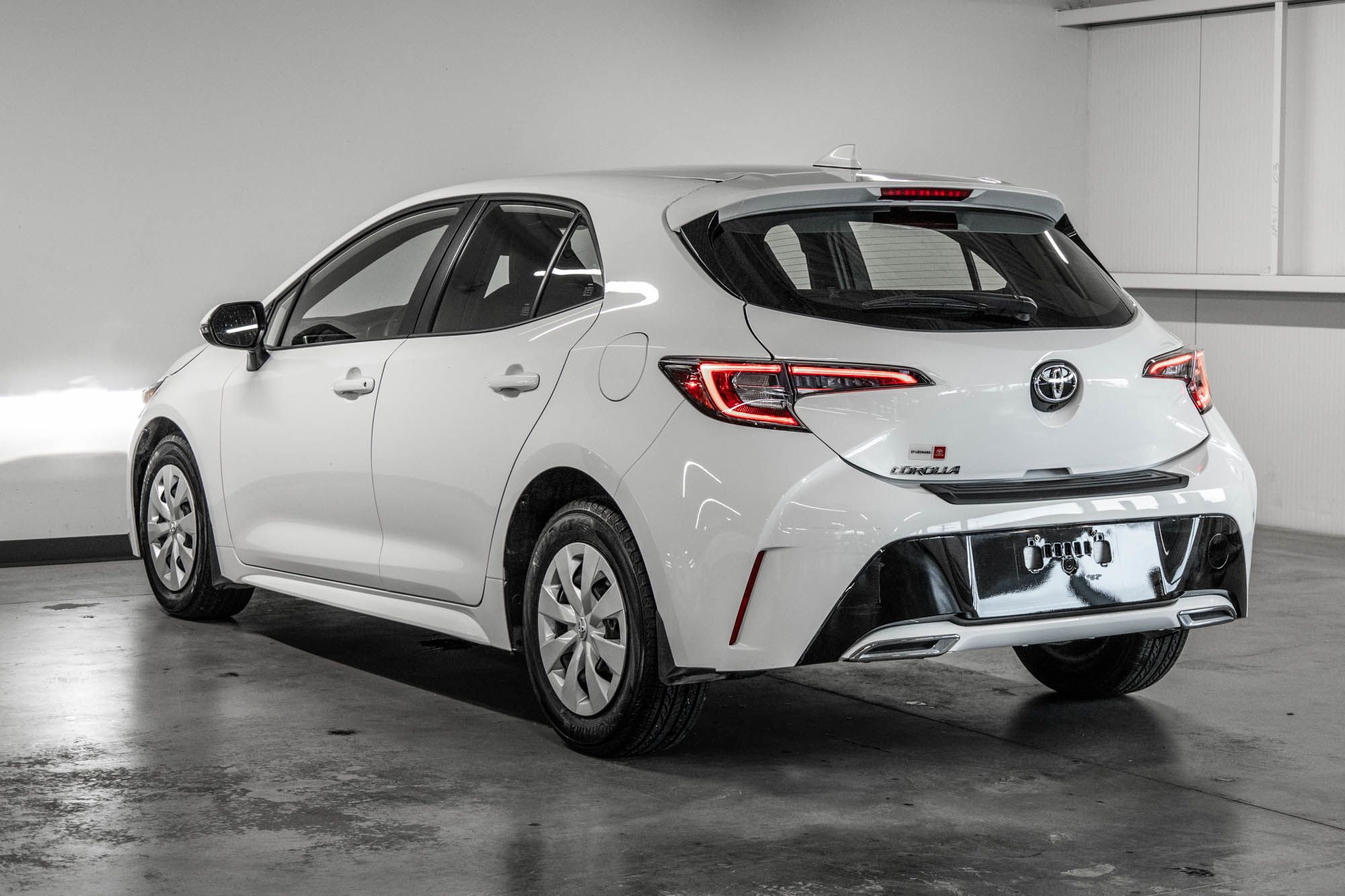 Photo 2022 Toyota Corolla Hatchback Base #6