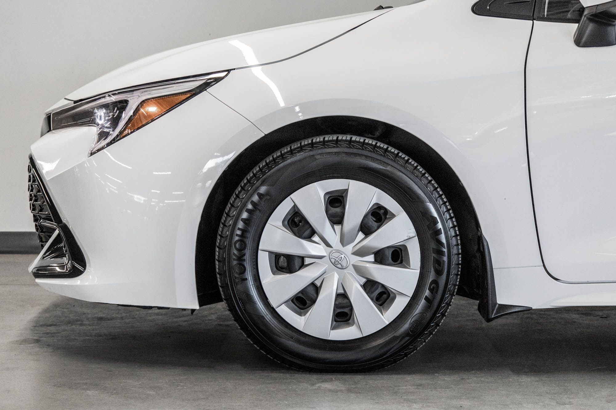Photo 2023 Toyota Corolla Hatchback Base #4