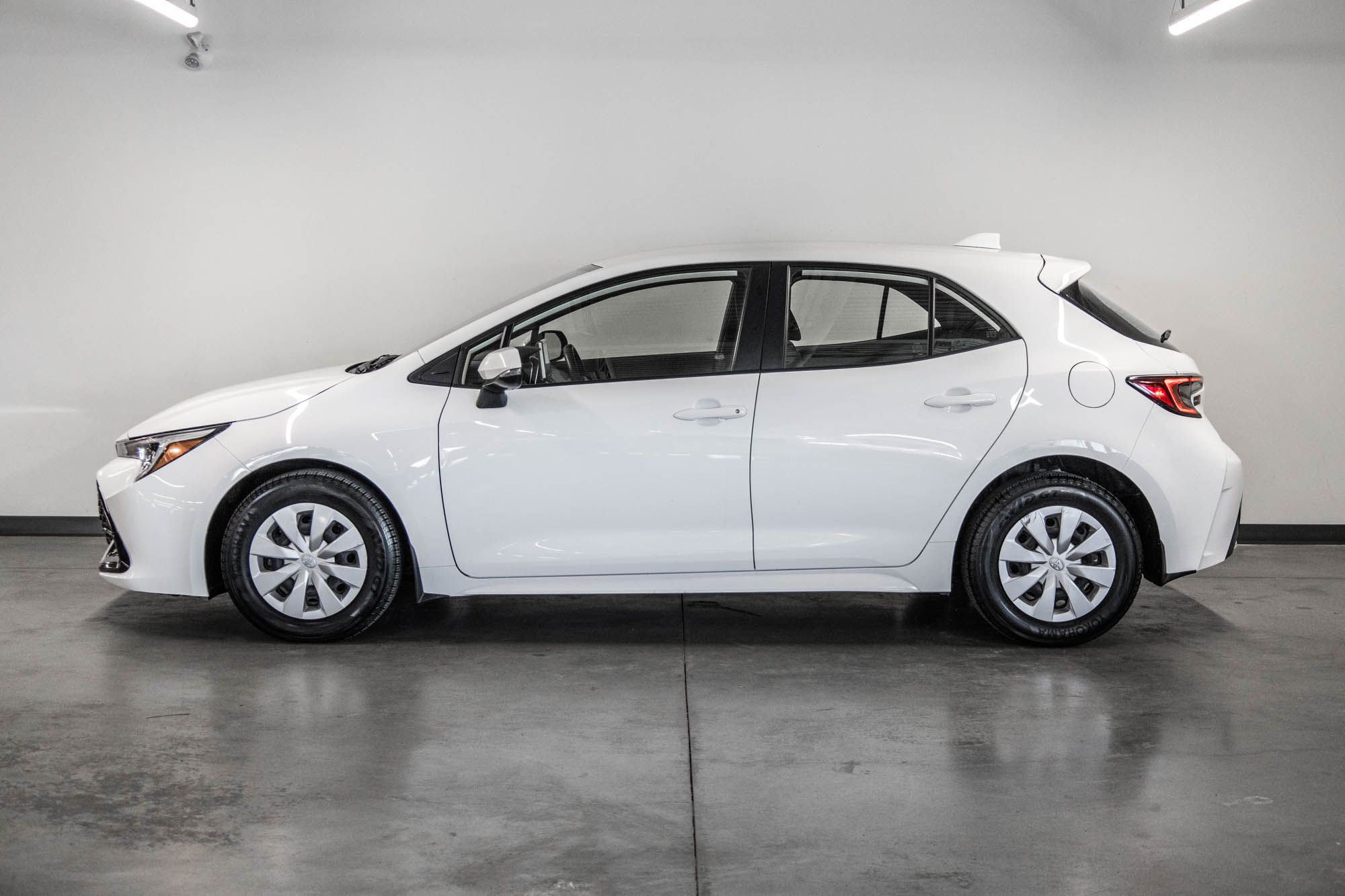 Photo 2023 Toyota Corolla Hatchback Base #5