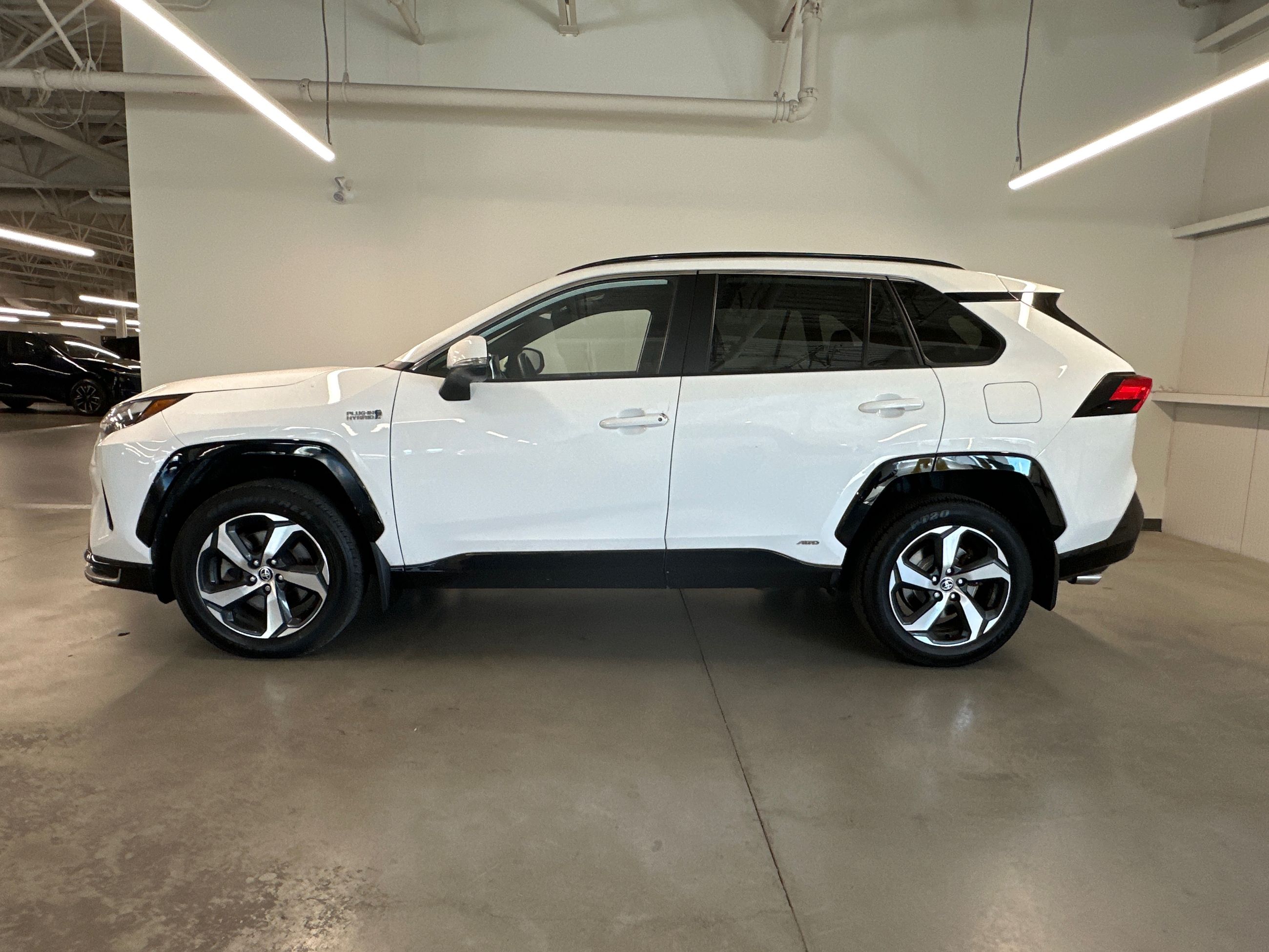 Photo 2024 Toyota RAV4 Prime SE #5