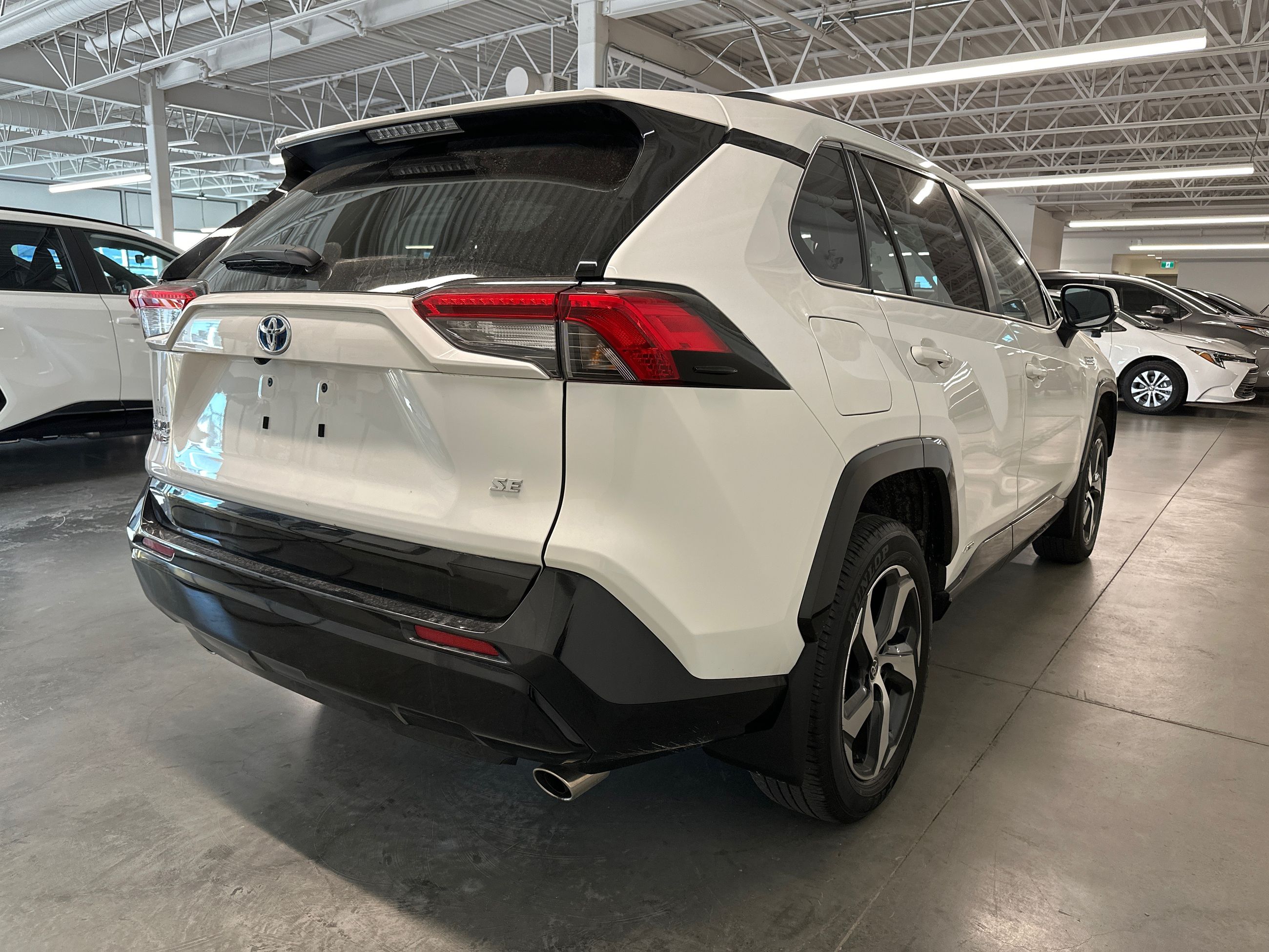 Photo 2024 Toyota RAV4 Prime SE #8