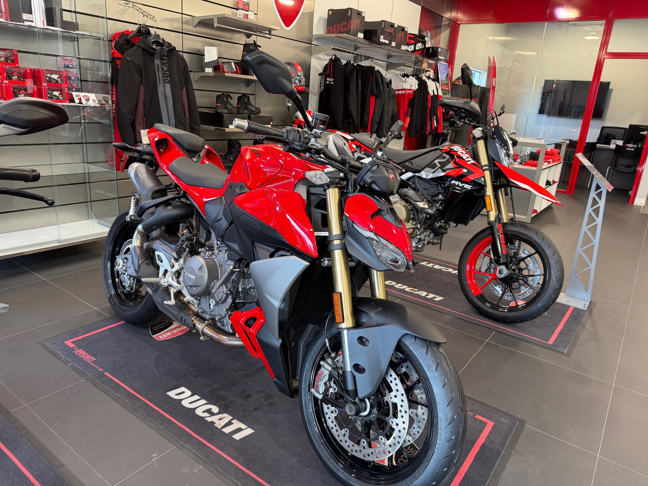 Ducati STREETFIGHTER V2 2025