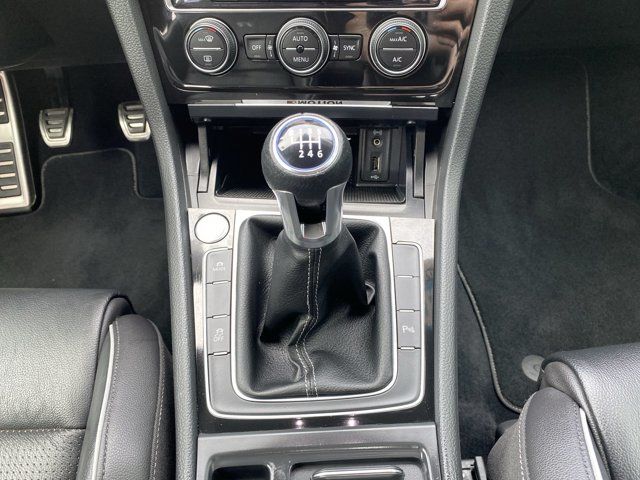 2018 Volkswagen Golf R BASE