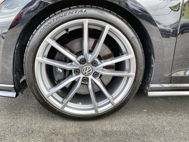 2018 Volkswagen Golf R BASE