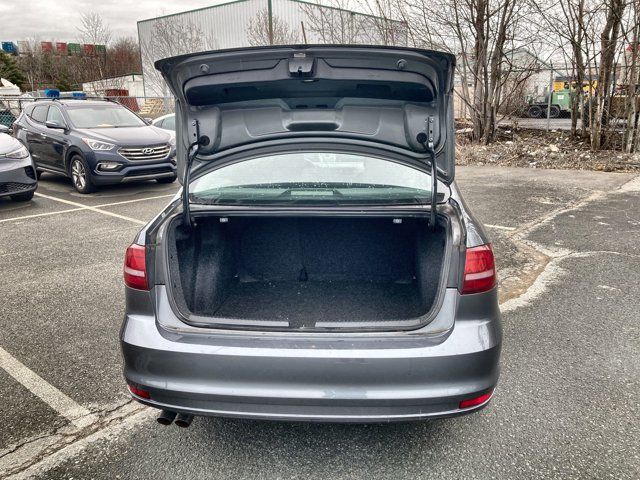 Volkswagen Jetta Sedan Manual Trendline+ 2016