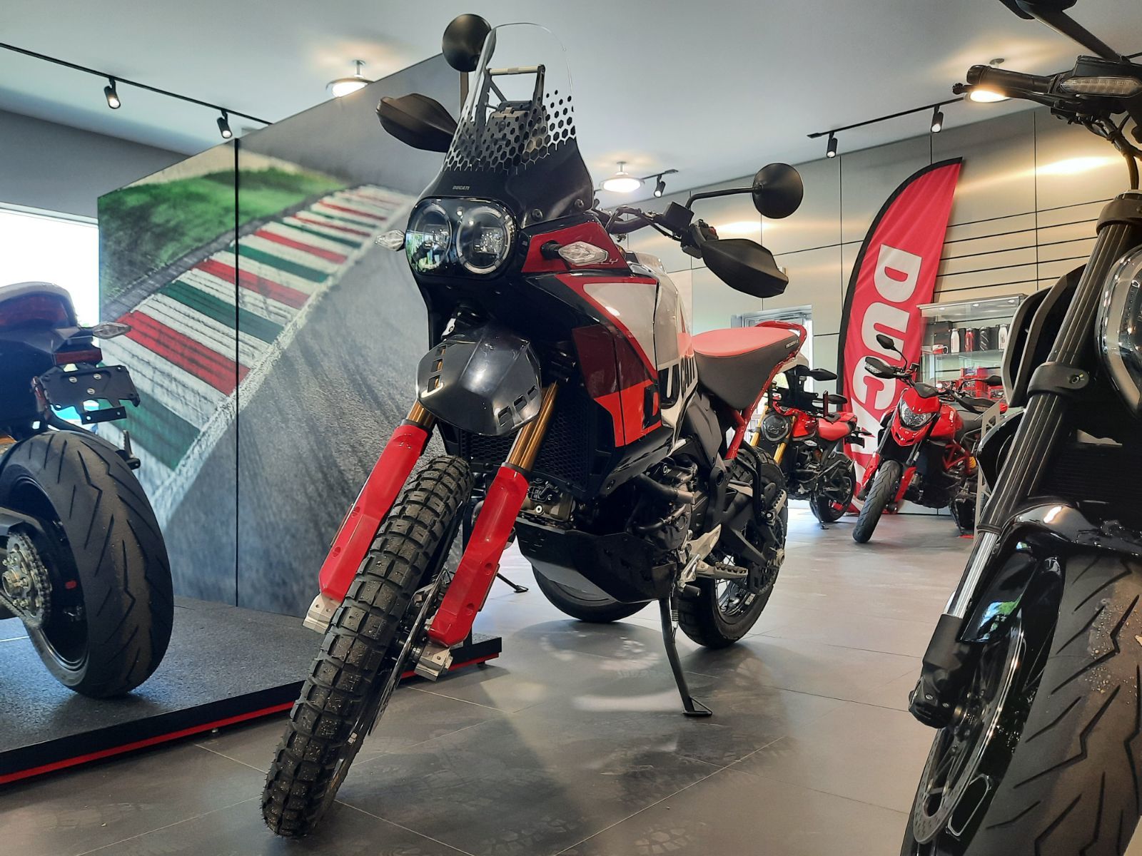 2025 Ducati Desert X DISCOVERY