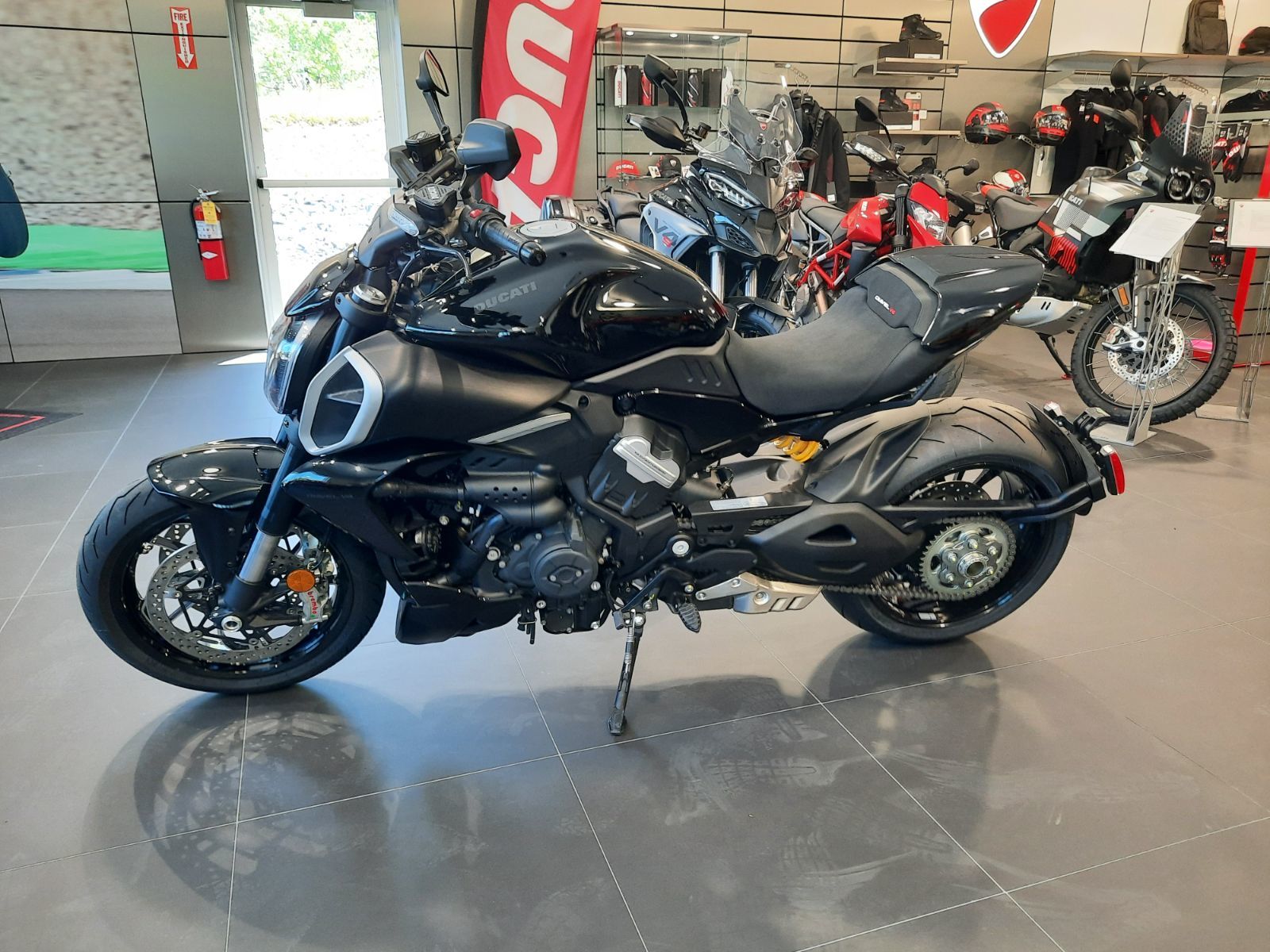 2024 Ducati Diavel V4 DEMO