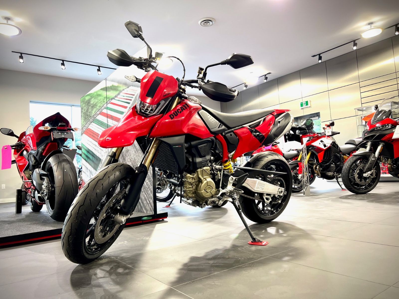 2024 Ducati HYPERMOTARD 698