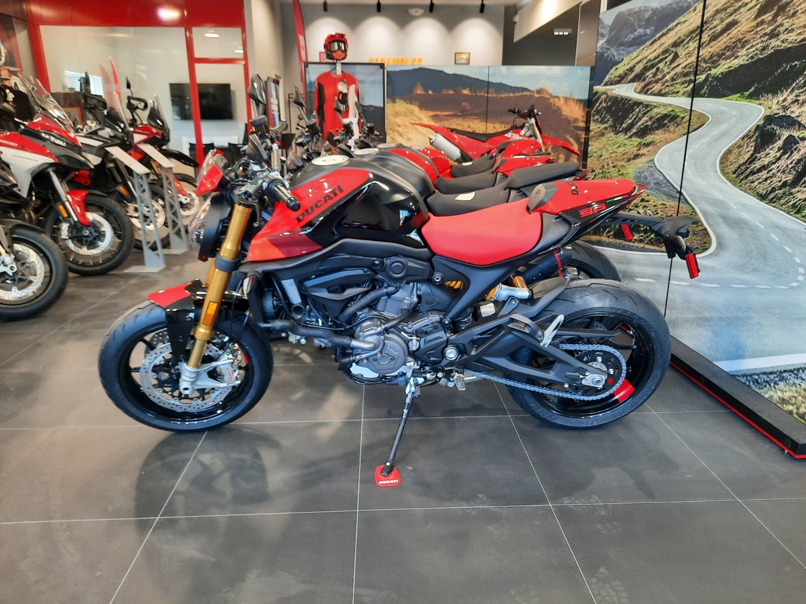 2025 Ducati MONSTER M937+