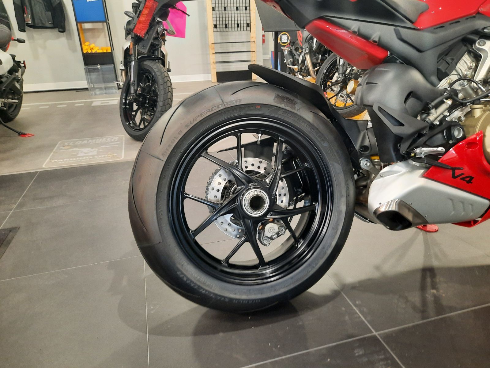 Ducati PANIGALE V4 2024