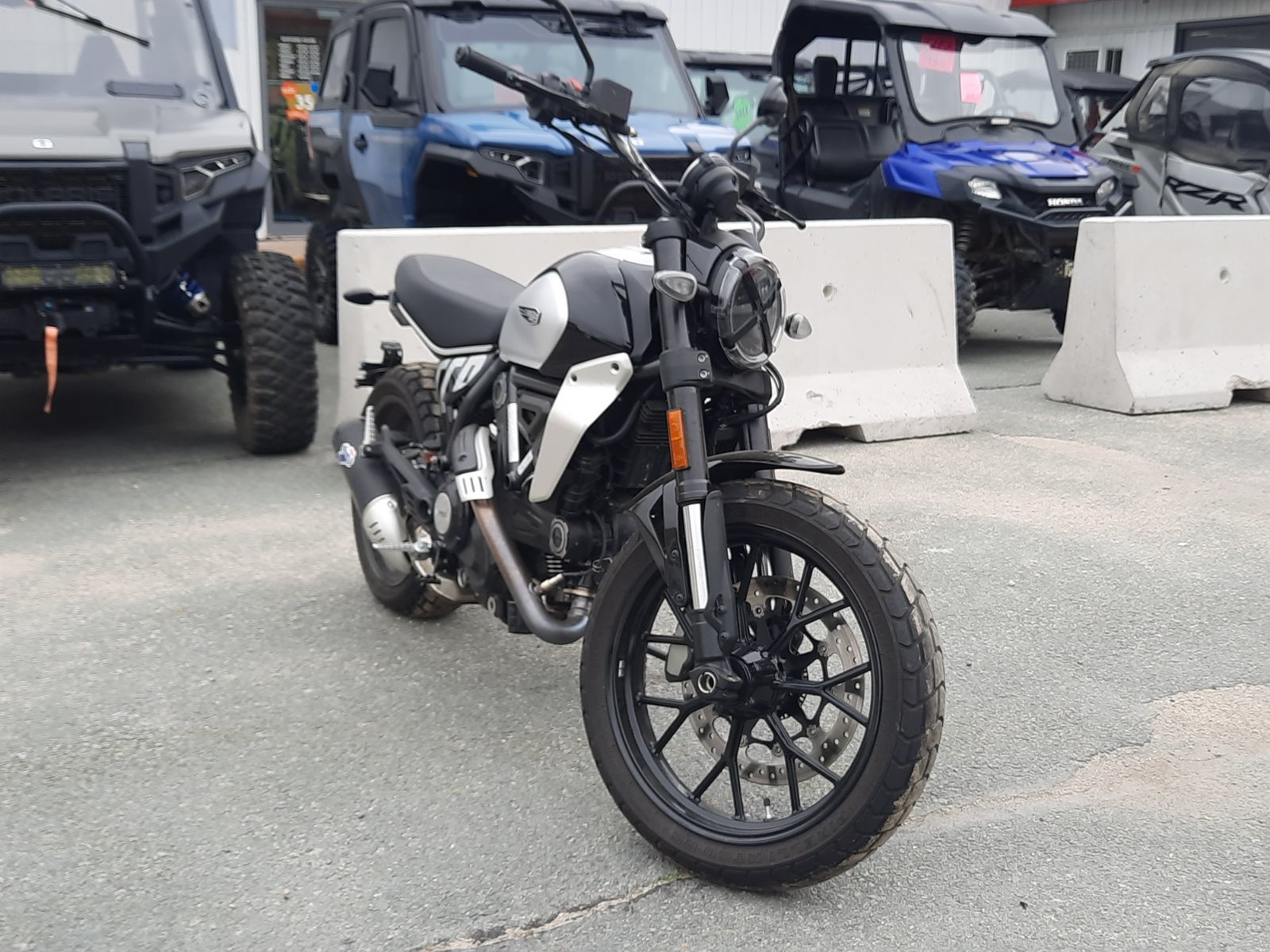 2023 Ducati Scrambler ICON 2G