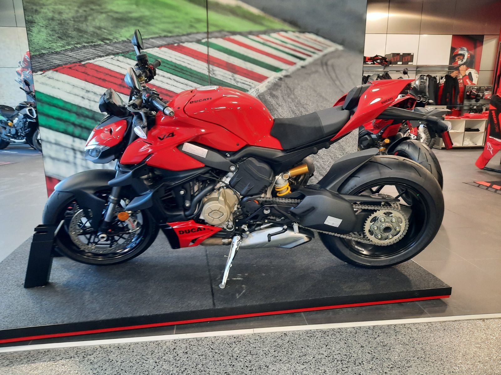 Ducati STREETFIGHTER V4 2024