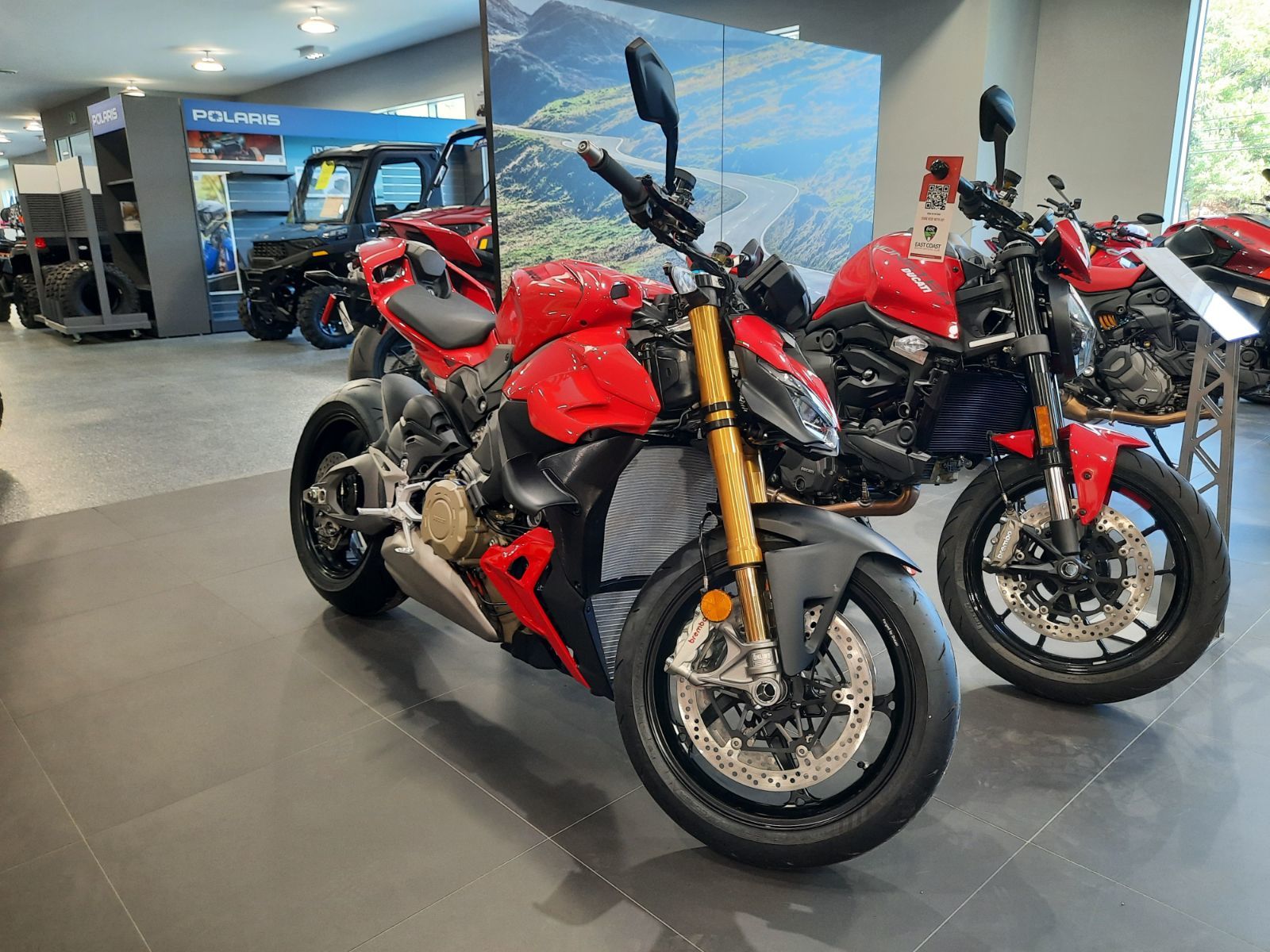 Ducati STREETFIGHTER V4S 2025