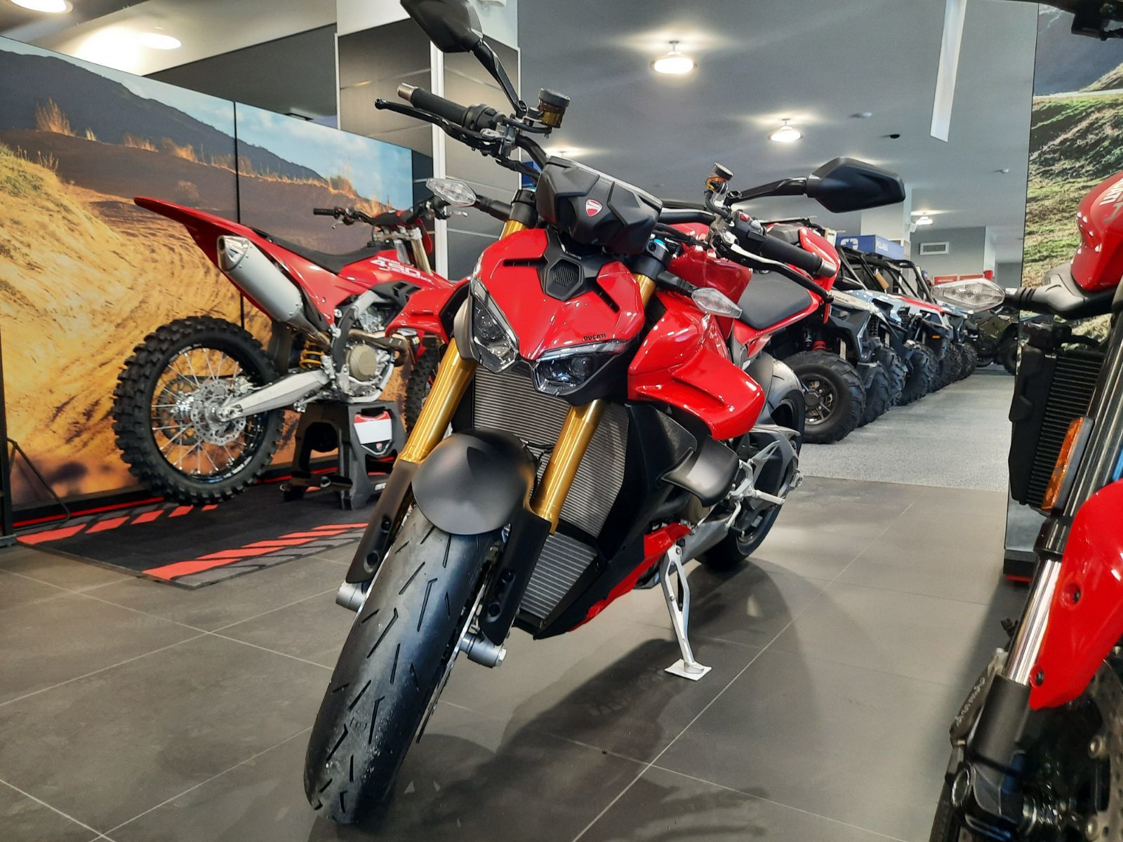 2025 Ducati STREETFIGHTER V4S