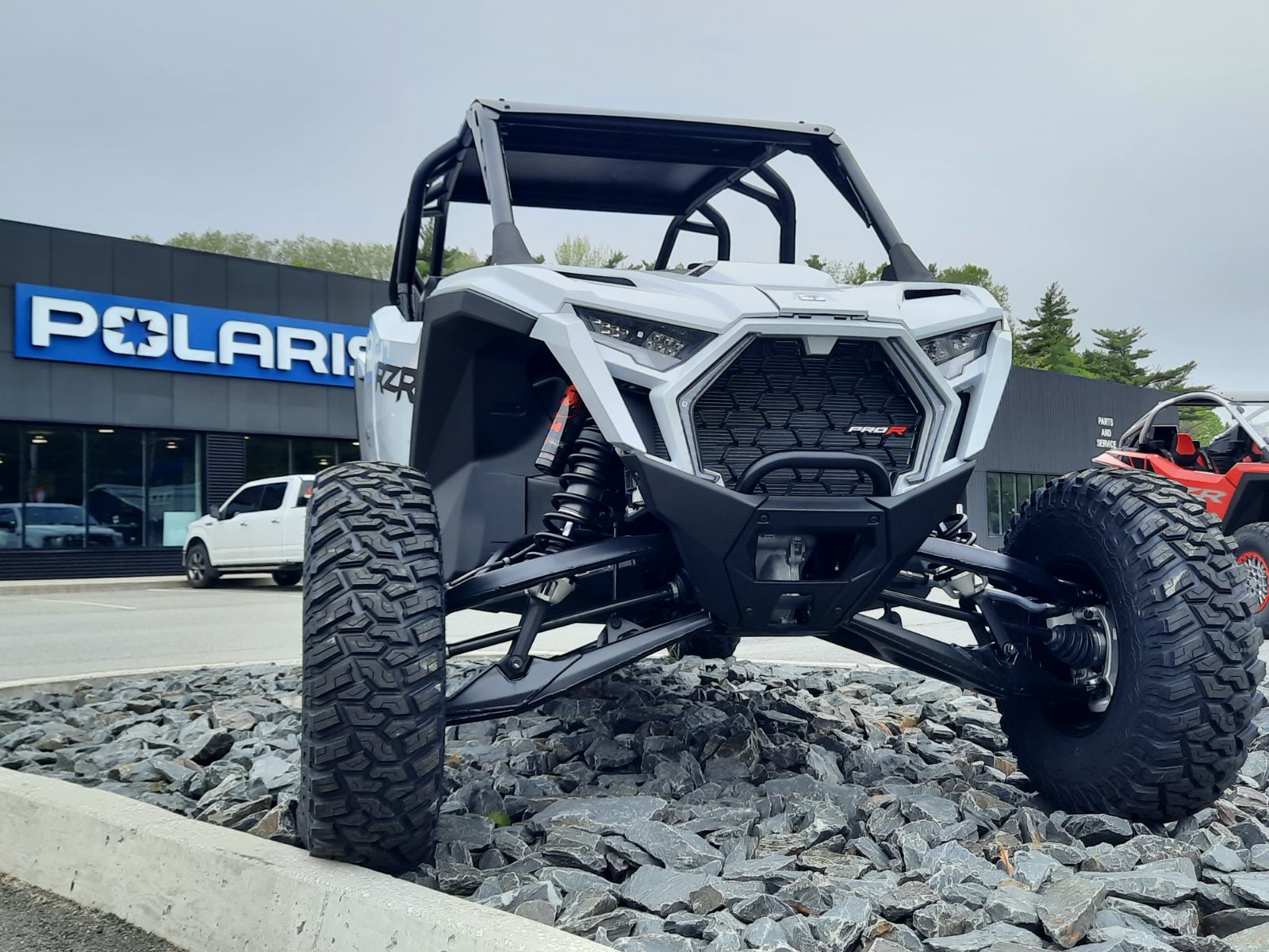 Polaris RZR Pro R 4 Ultimate-Ghost White Metallic 2026