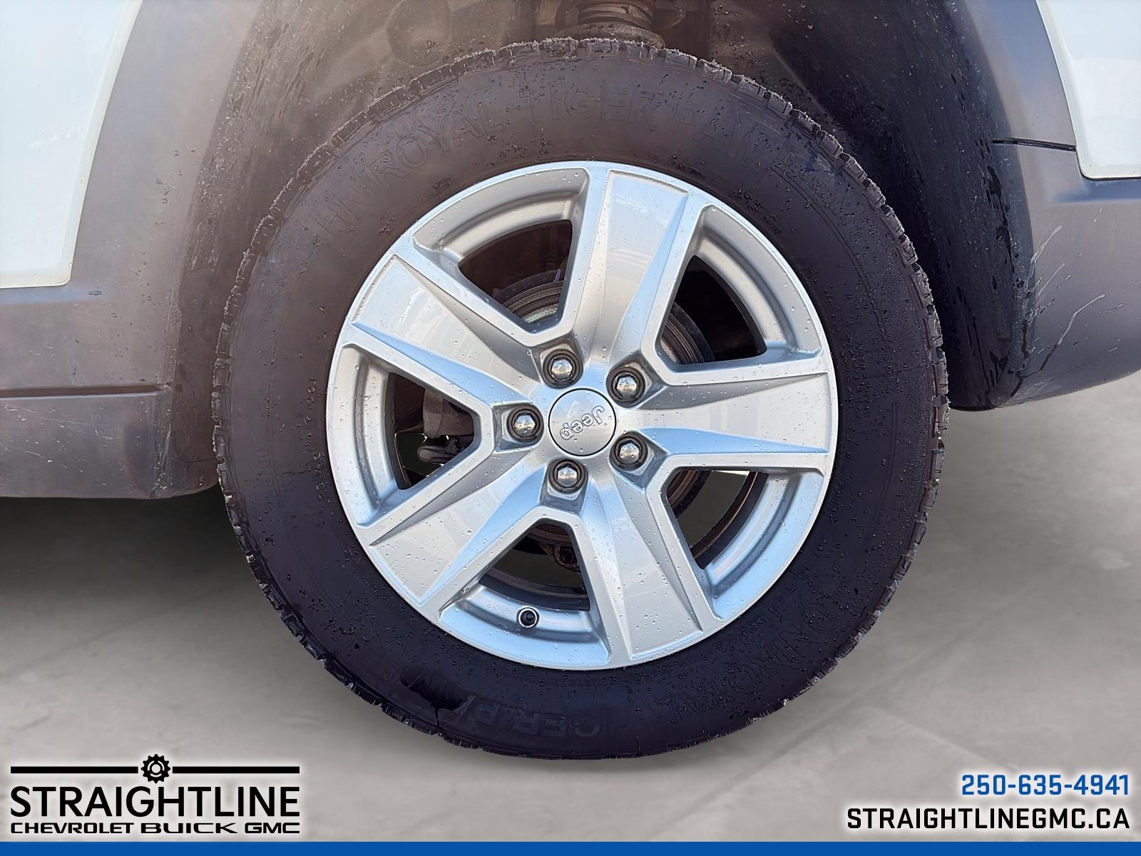 Photo 2022 Jeep Compass North #7