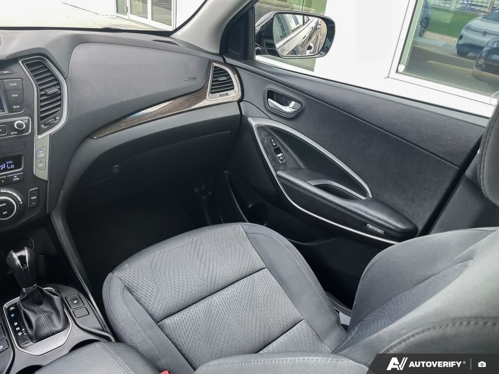 2017 Hyundai Santa Fe Sport Premium 2017 Hyundai Santa Fe Sport – Versatile, Comfortable, and Family-Ready