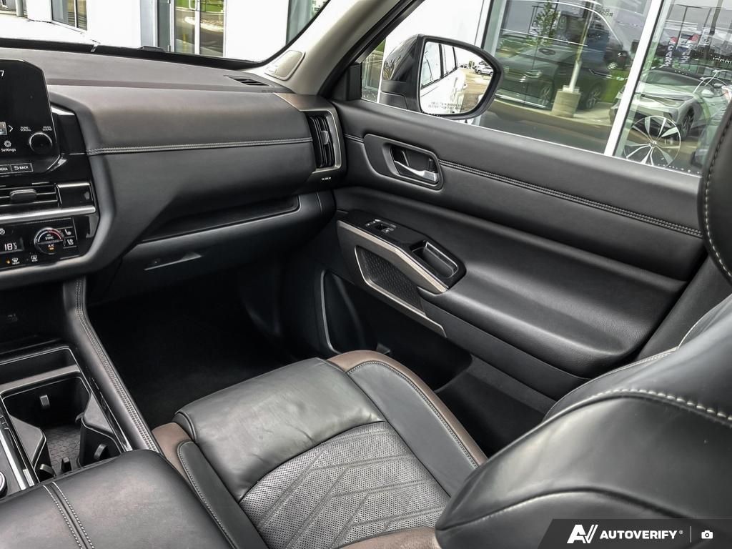 2022 Nissan Pathfinder Platinum Luxury 7-Seater, Panoramic Roof, AWD Confidence