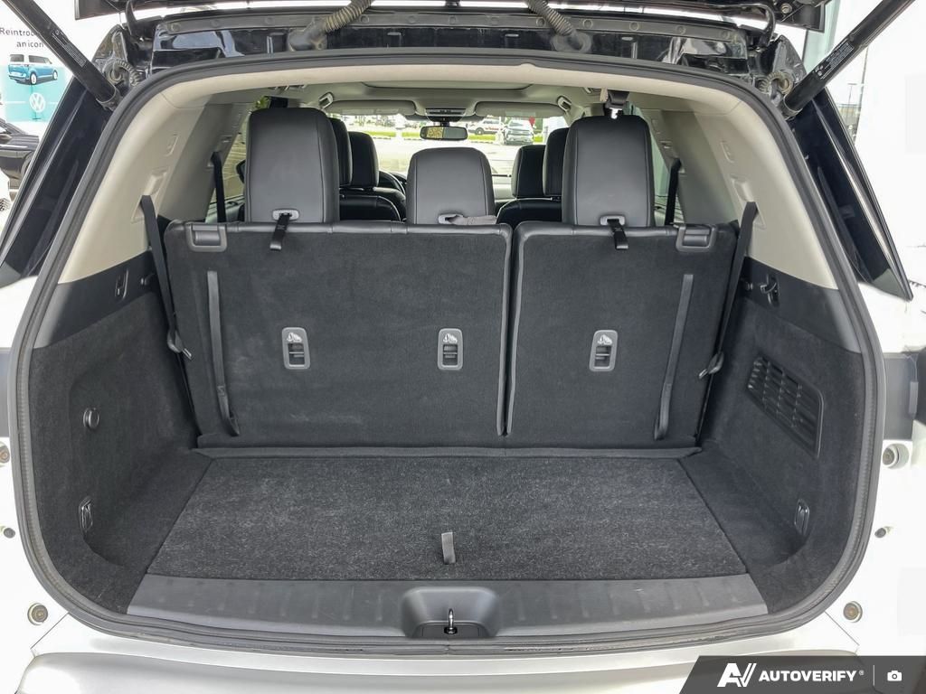 2022 Nissan Pathfinder Platinum Luxury 7-Seater, Panoramic Roof, AWD Confidence