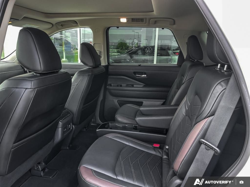 2022 Nissan Pathfinder Platinum Luxury 7-Seater, Panoramic Roof, AWD Confidence