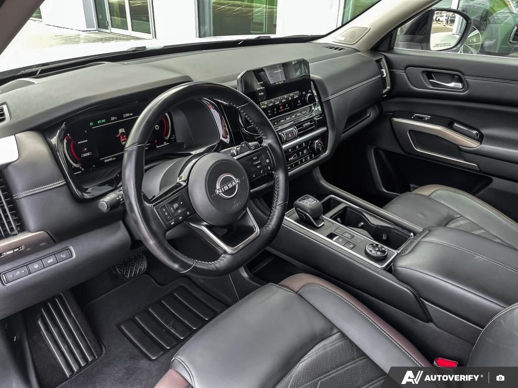 2022 Nissan Pathfinder Platinum Luxury 7-Seater, Panoramic Roof, AWD Confidence