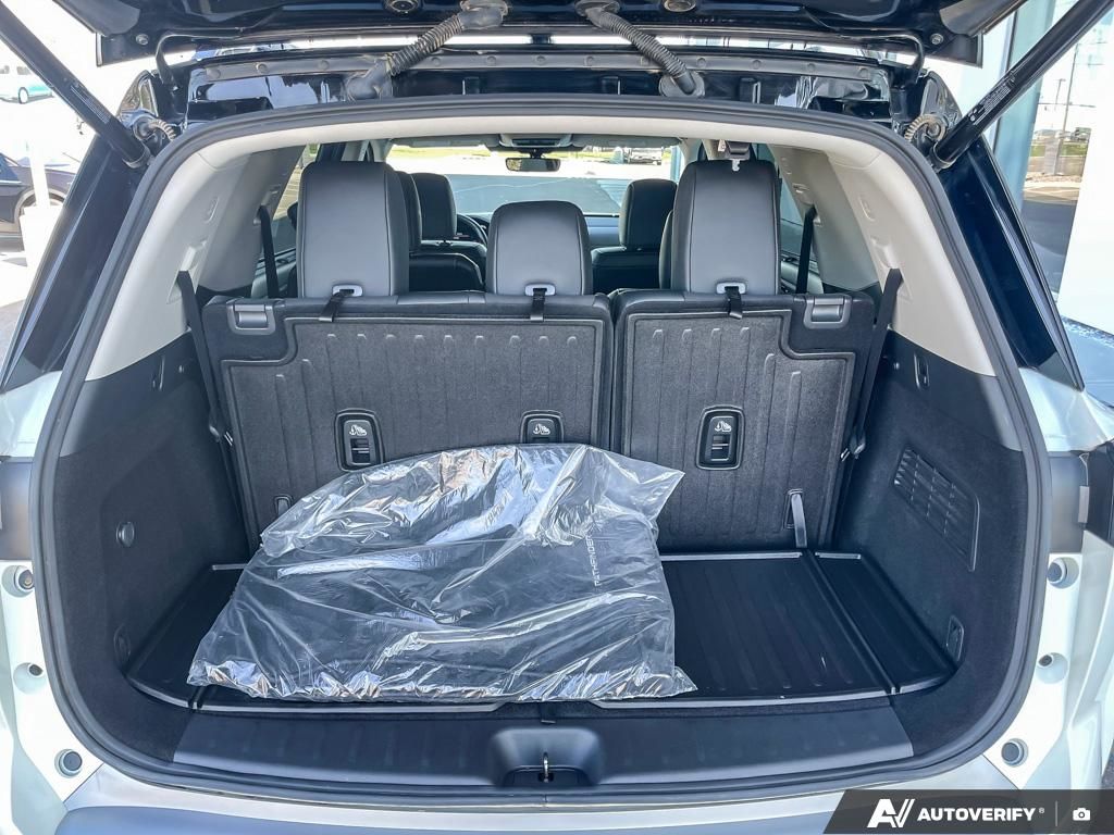 2024 Nissan Pathfinder Platinum Luxury SUV, 7 Seats, Panoramic Roof, AWD