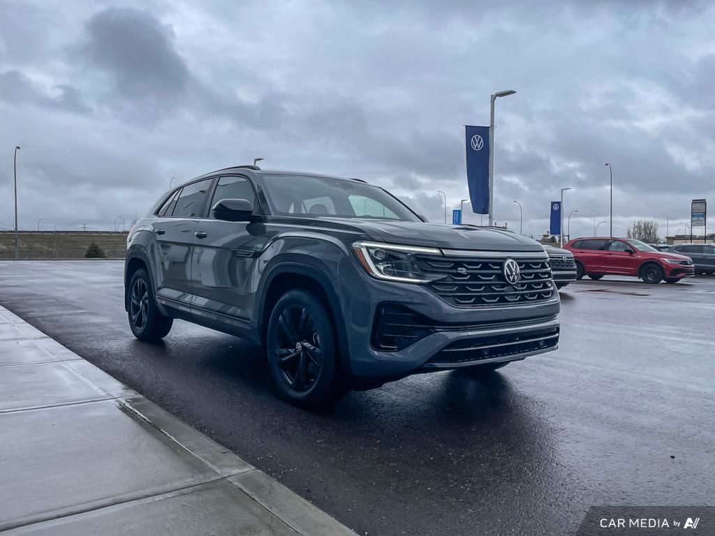 2025 Volkswagen Atlas Cross Sport Comfortline R-Line Black Edition Bold Looks. Confident Drive. The 2025 Atlas Cross Sport Comfortline R-Line Black Edition.