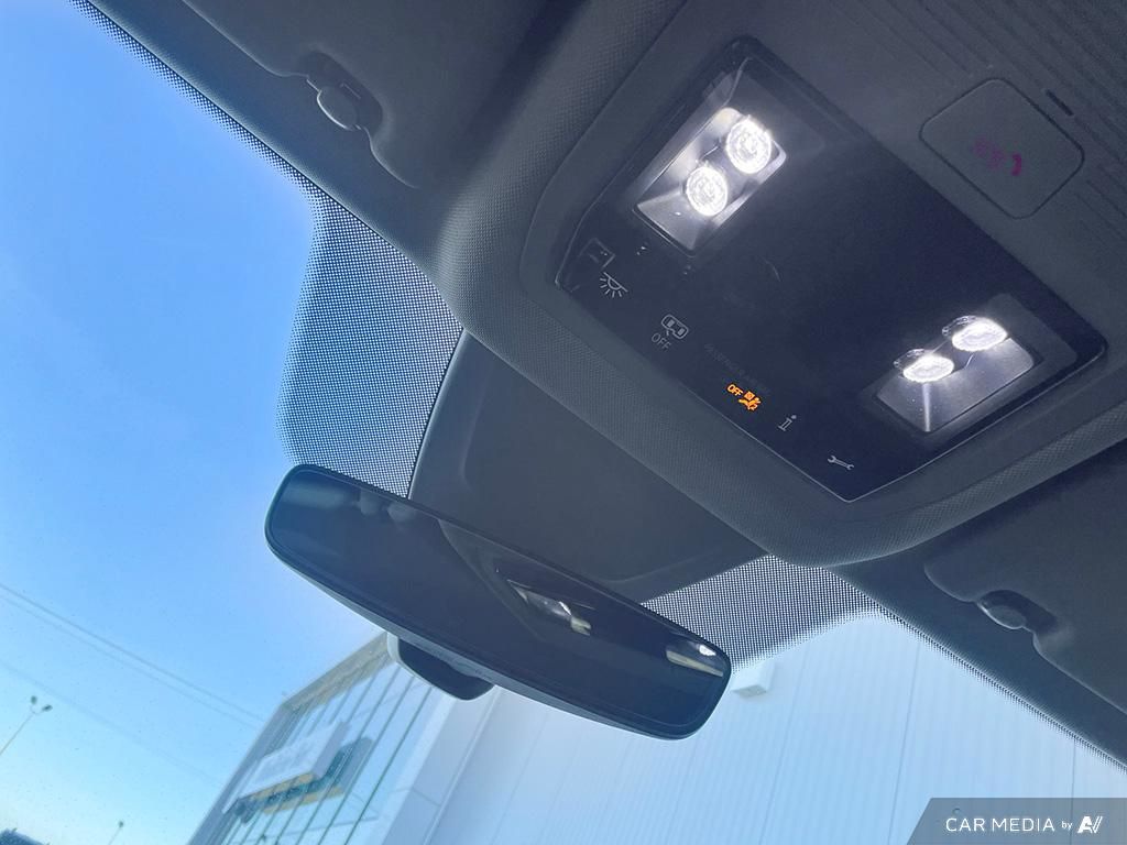 2025 Volkswagen Atlas Comfortline Room for 7, AWD Confidence, Smart Family SUV