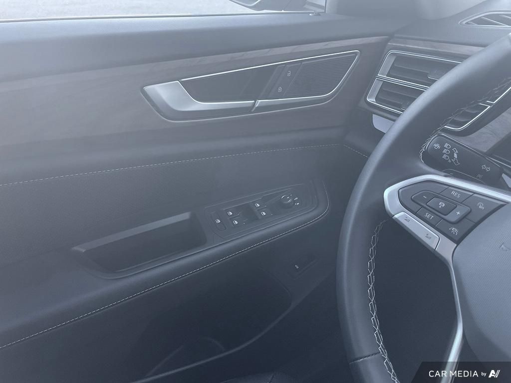 2025 Volkswagen Atlas Comfortline Room for 7, AWD Confidence, Smart Family SUV
