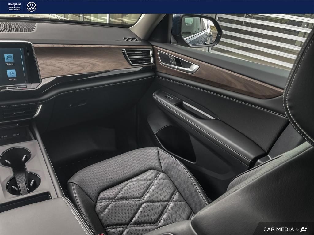 2025 Volkswagen Atlas Comfortline Spacious 7-seater SUV with power, tech, and AWD.