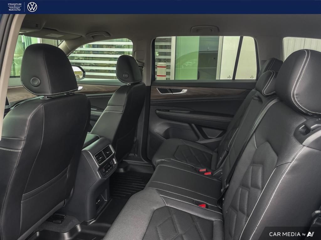 2025 Volkswagen Atlas Comfortline Spacious 7-seater SUV with power, tech, and AWD.