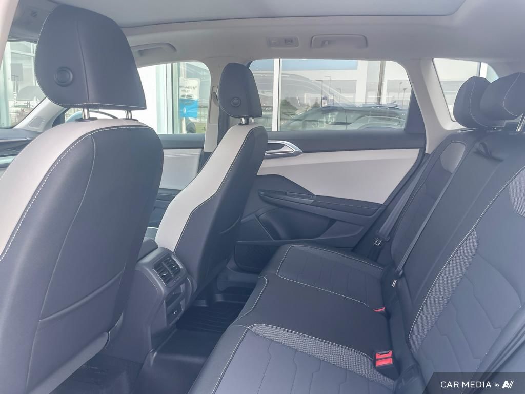 2025 Volkswagen Taos Comfortline 4MOTION Turbo, Heated Seats, AWD Option, Smart Safety Tech