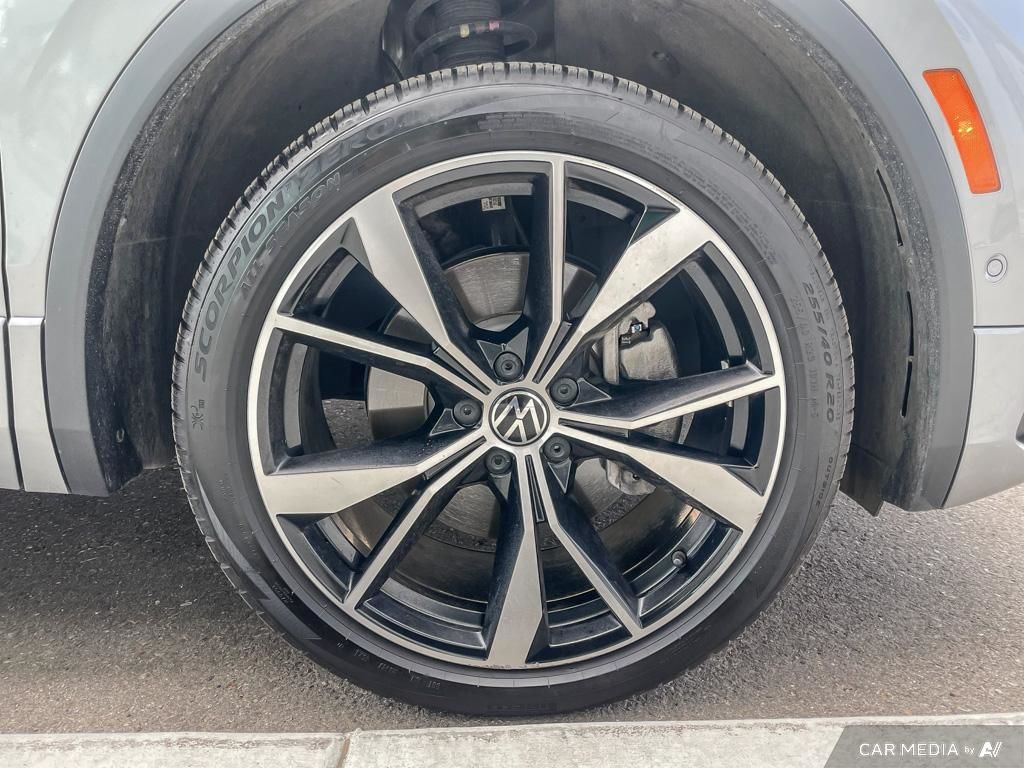 2022 Volkswagen Tiguan Highline R-Line R-Line Sport, Heated Seats, AWD, Tech Features