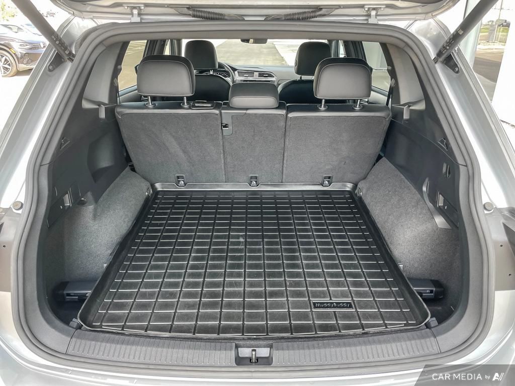 2022 Volkswagen Tiguan Highline R-Line R-Line Sport, Heated Seats, AWD, Tech Features