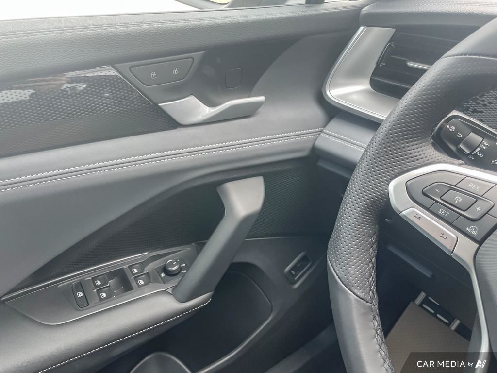 2025 Volkswagen Tiguan Comfortline R-Line Black Edition