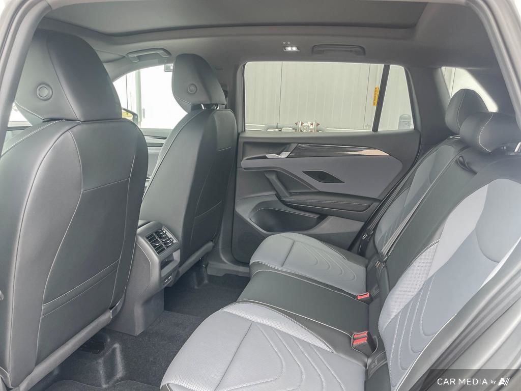 2025 Volkswagen Tiguan Comfortline R-Line Black Edition