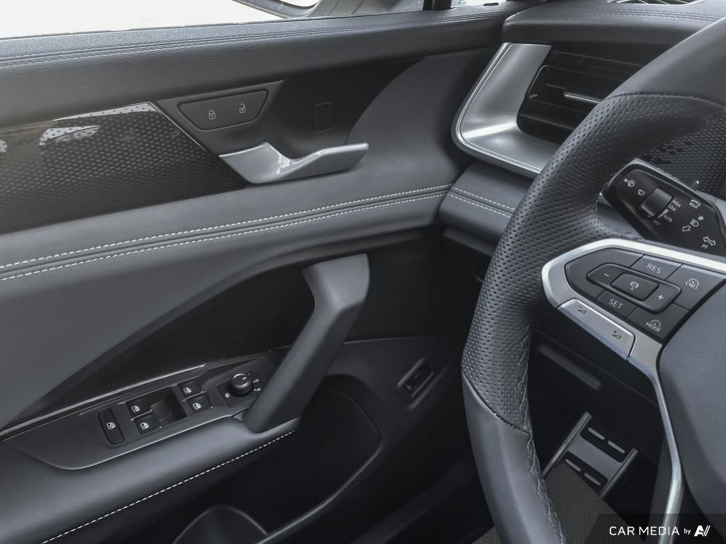 2025 Volkswagen Tiguan Comfortline R-Line Black Edition