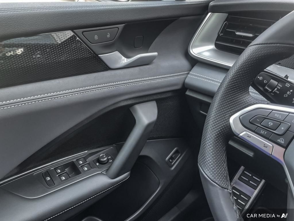 2025 Volkswagen Tiguan Comfortline R-Line Black Edition