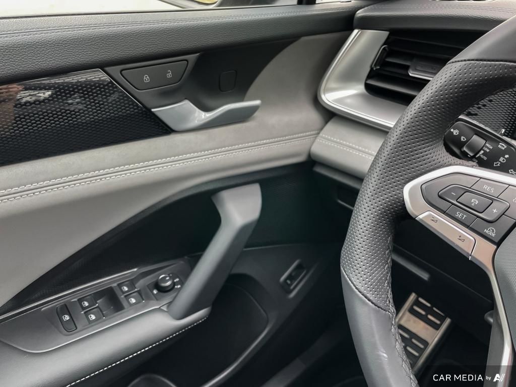 2025 Volkswagen Tiguan Comfortline R-Line Black Edition