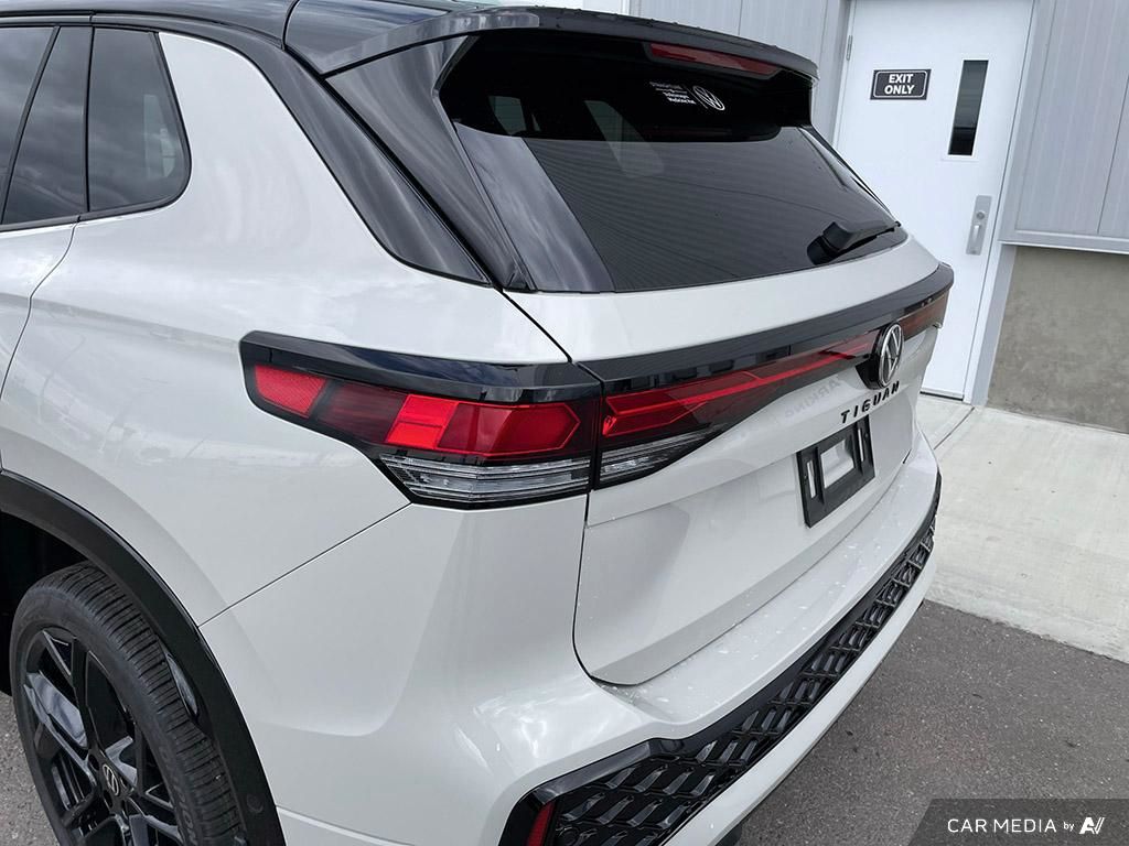 2025 Volkswagen Tiguan Comfortline R-Line Black Edition