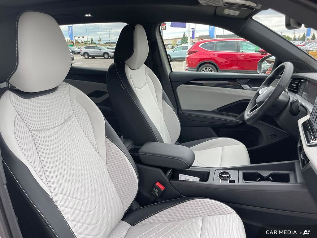 2025 Volkswagen Tiguan Comfortline R-Line Black Edition