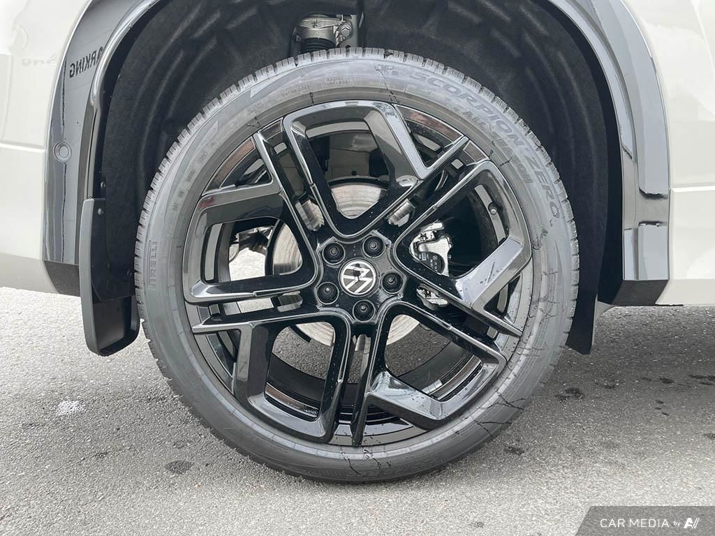 2025 Volkswagen Tiguan Comfortline R-Line Black Edition