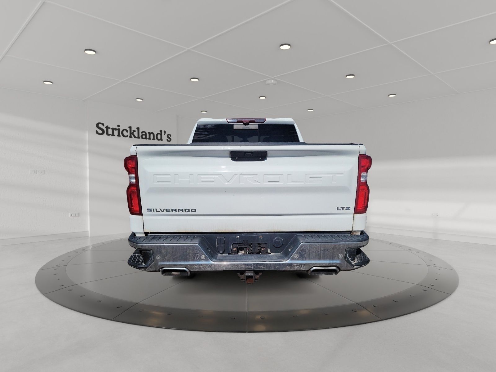 Photo 2020 Chevrolet Silverado 1500 Crew Cab 4x4 LTZ / Short Box #2